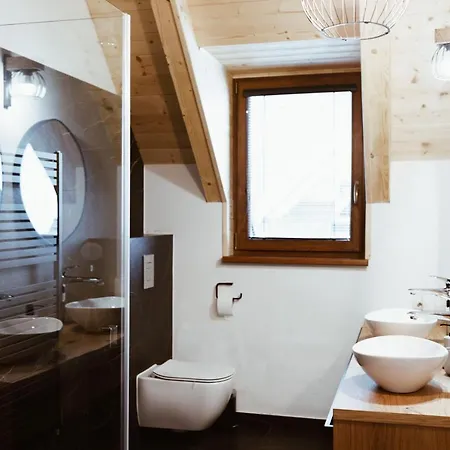 štít Lodge